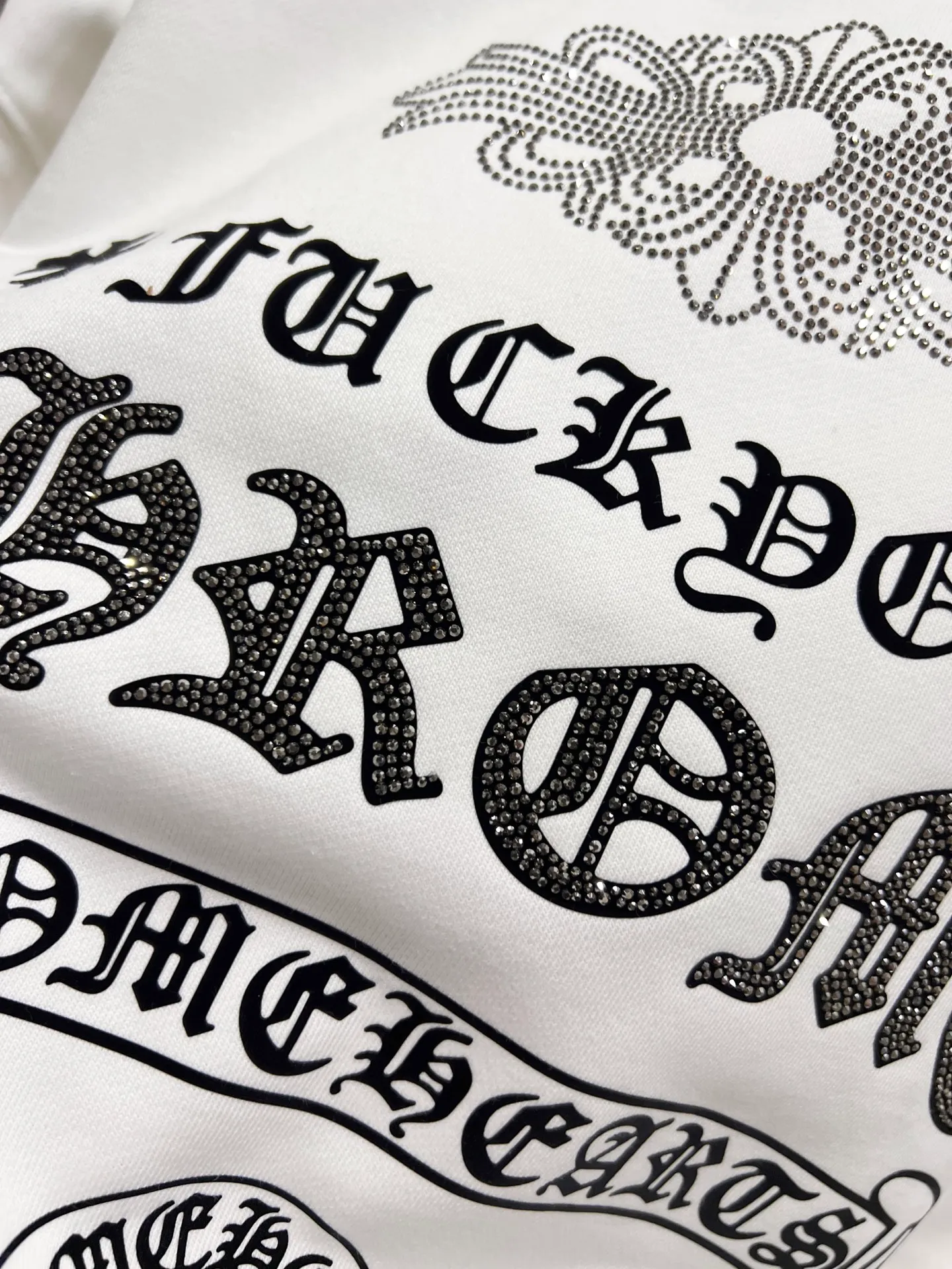 🅿️260 CH Crow 2025 autumn and winter new round neck long-sleeved sweatshirt Ten horseshoe Sanskrit characters Middle Eastern and Australian diamonds + flocking design technology The real thing is great🔥Same style for men and women Loose version Size S M L XL XXL Five sizes black white